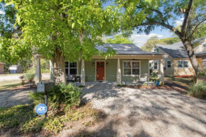 Beachwalk Bungalow by Guest Cottage